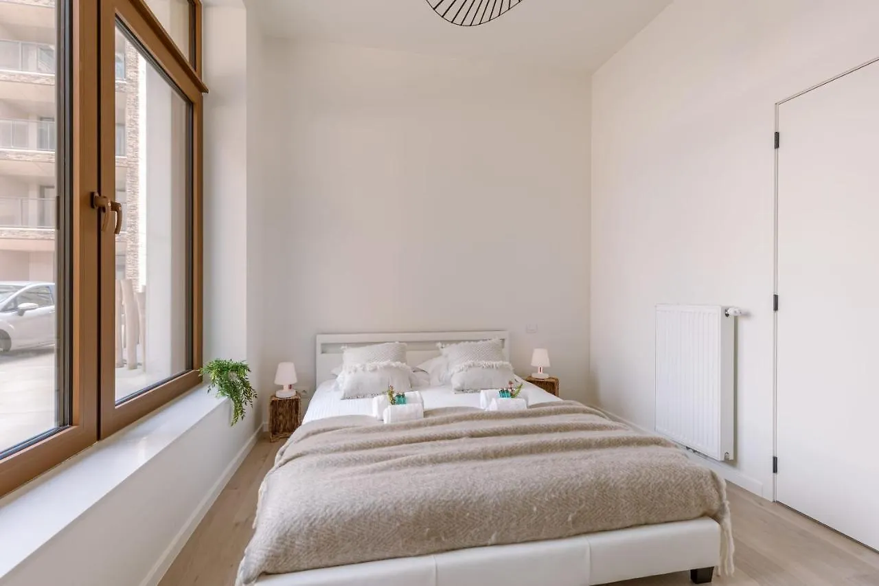 Beautiful And Bright Apartment With Terrace Oostende